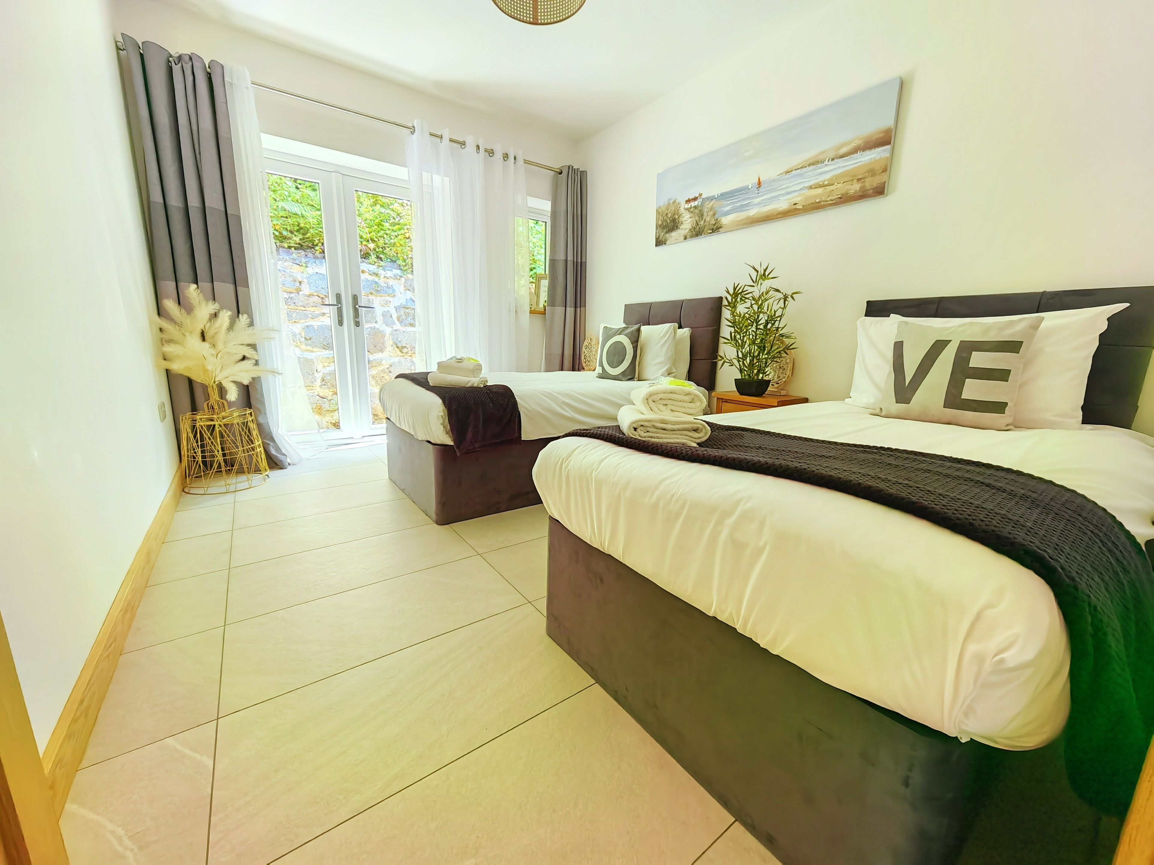 4 bedrooms, iron/ironing board, free WiFi, bed sheets