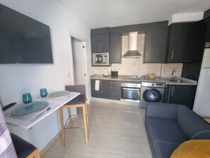 Fridge, microwave, oven, stovetop - A 600m de la Playa, Terraza Soleada (Salobreña)