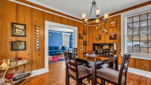 102 year old historic home in quiet park district comfy and quiet 