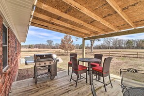 Outdoor dining - Greers Ferry Home on 40 Acres 1/4 Mi to Lake! (Greers Ferry)