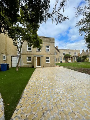 Exterior - Lovely Two Bedroom Home (Kidlington)