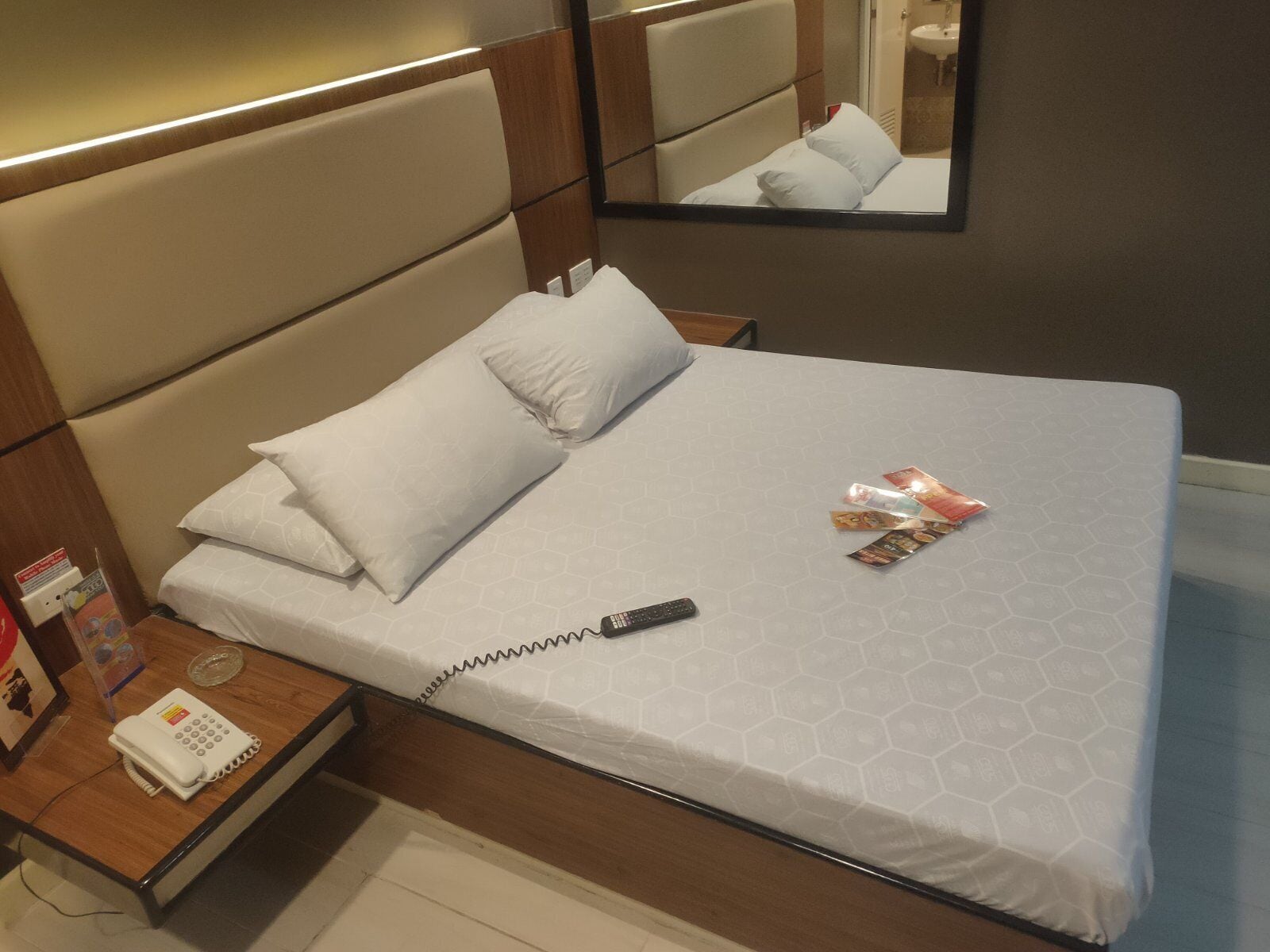 executive room | free wifi, bed sheets