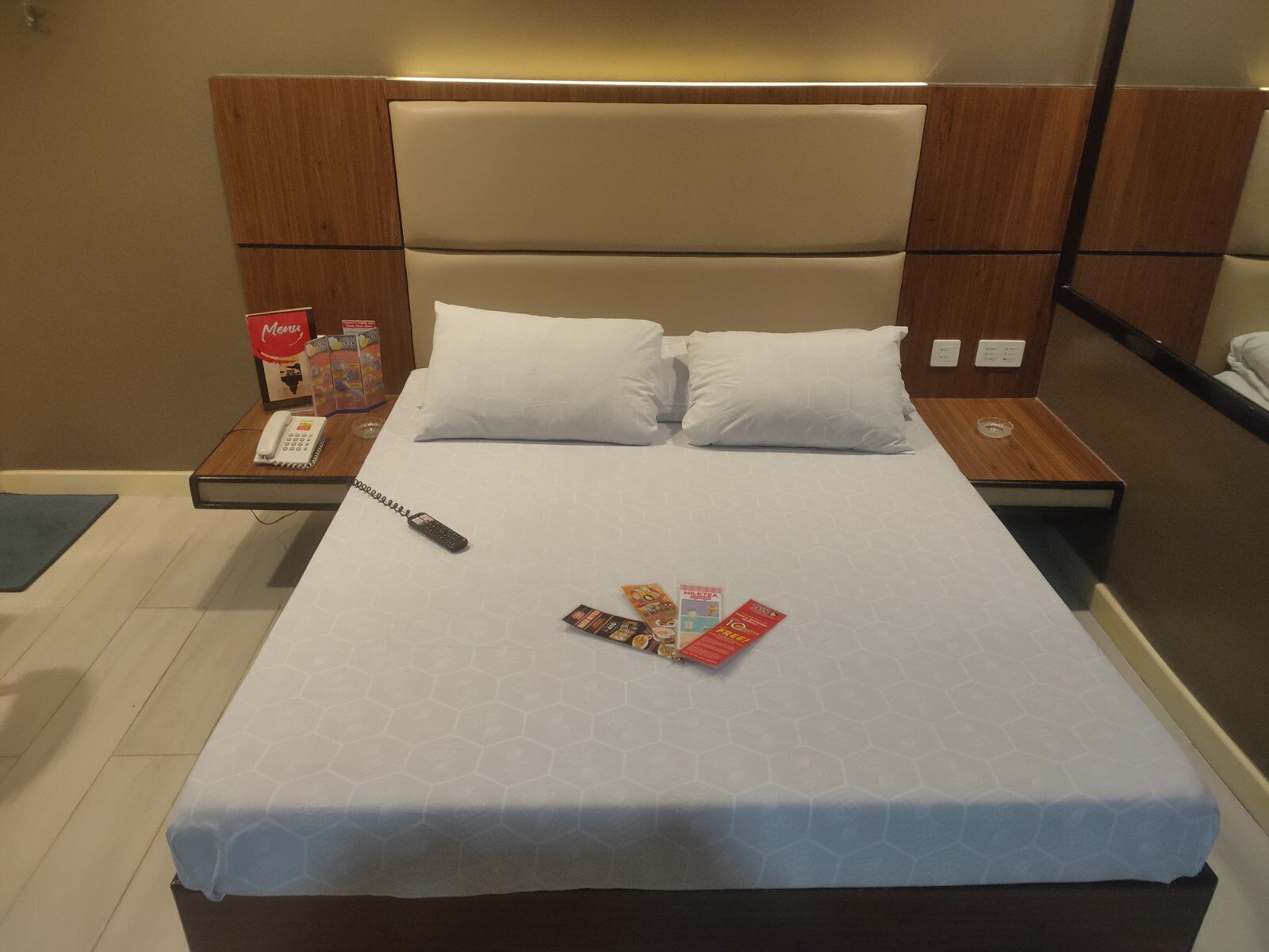 executive room | free wifi, bed sheets