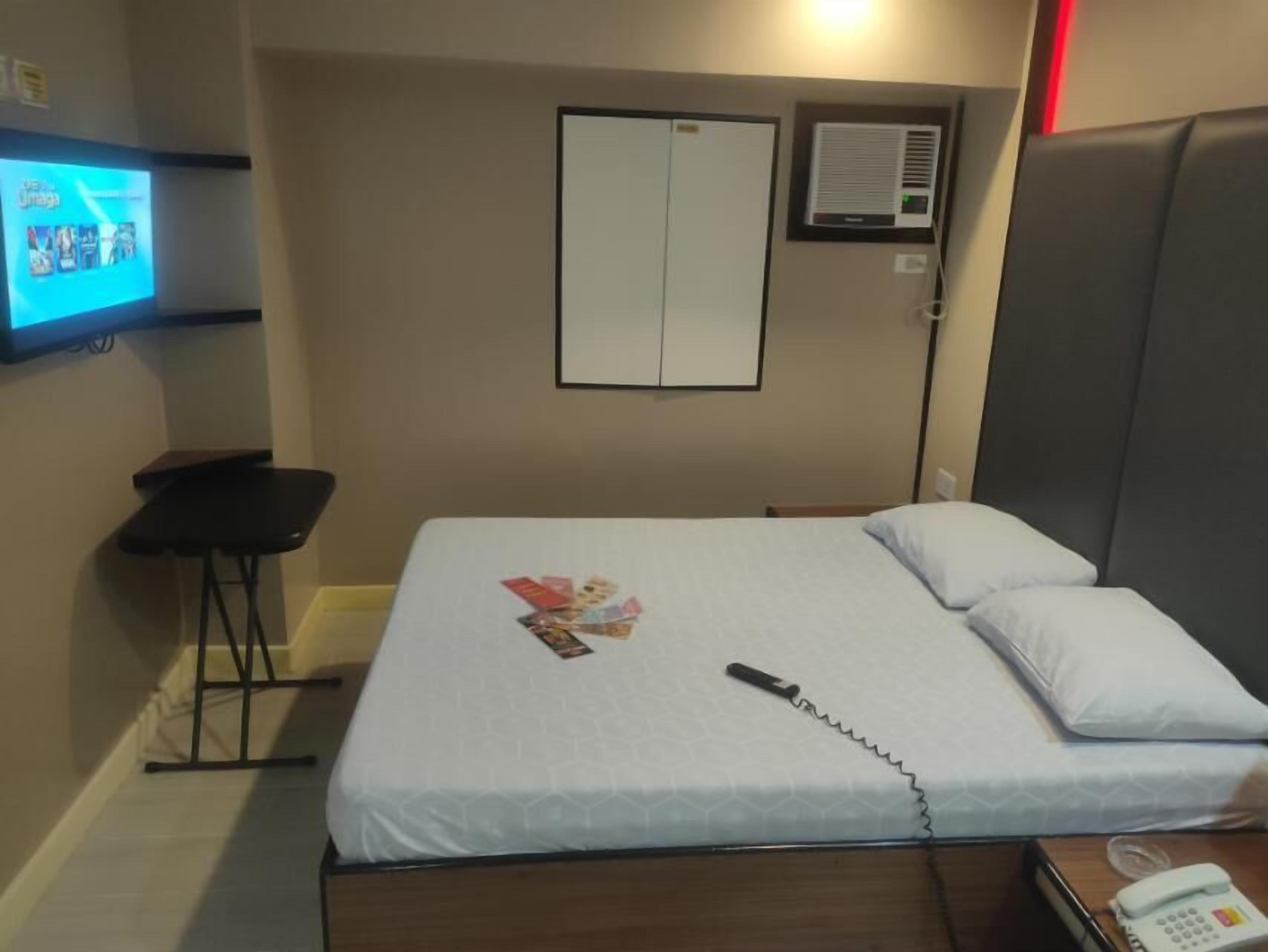 deluxe room | free wifi, bed sheets