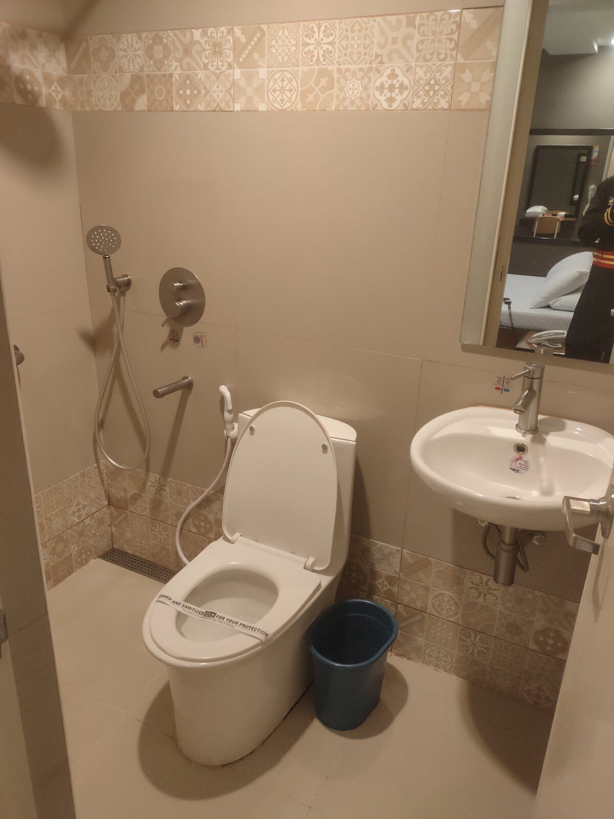 executive room | bathroom | shower, rainfall showerhead, free toiletries, soap