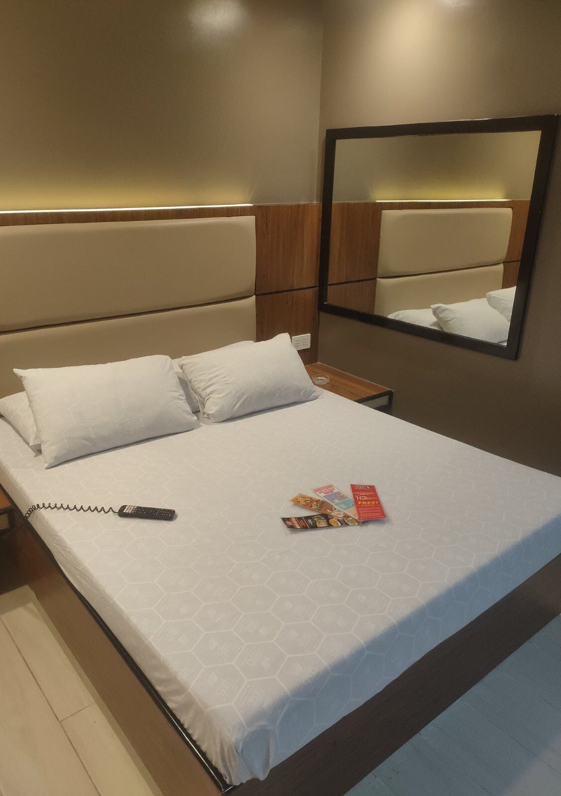 executive room | free wifi, bed sheets
