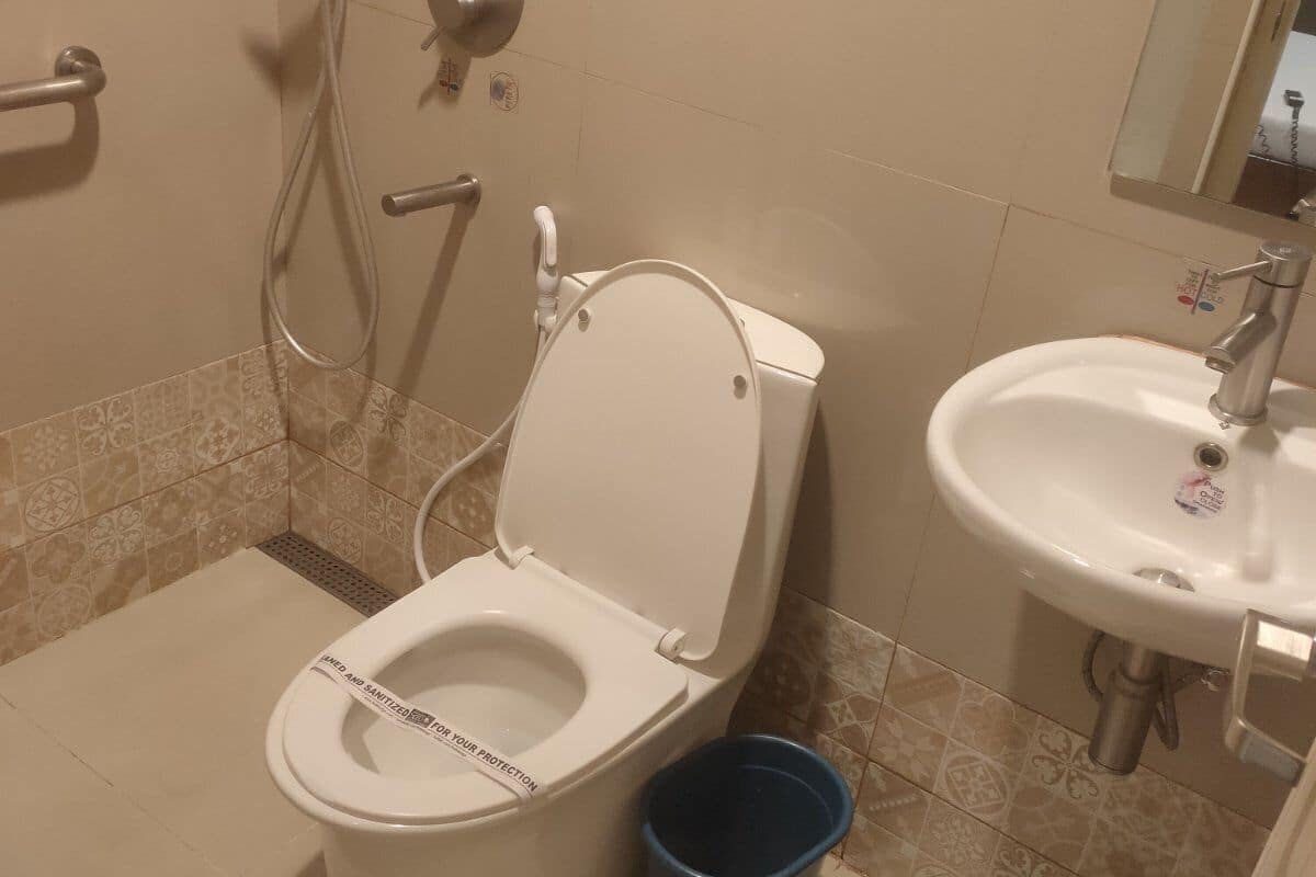 executive room | bathroom | shower, rainfall showerhead, free toiletries, soap