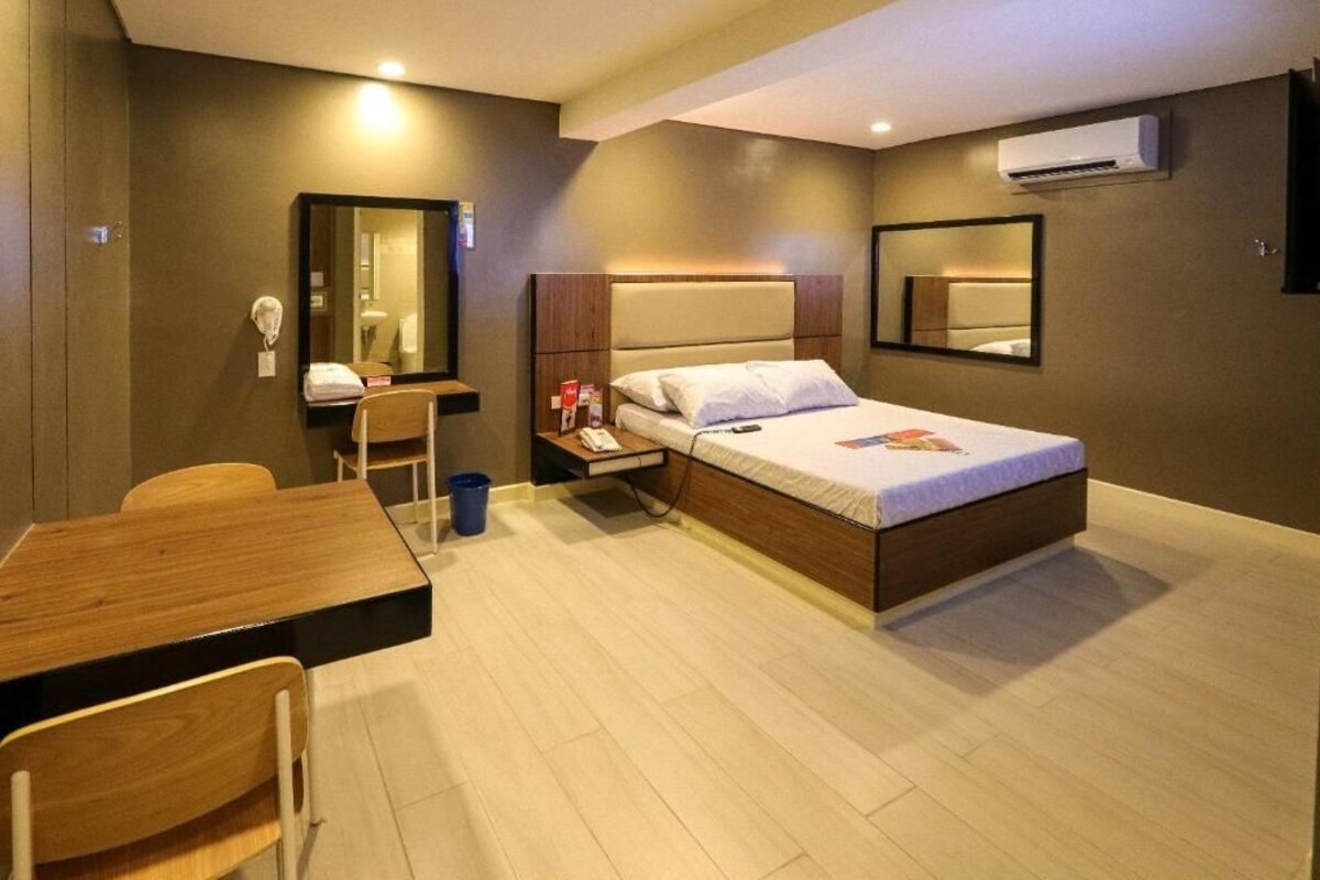 WiFi (free), bed sheets