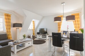 Älytelevisio, DVD-soitin, videokirjasto, stereot