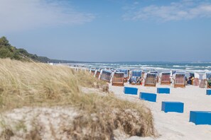 På stranden