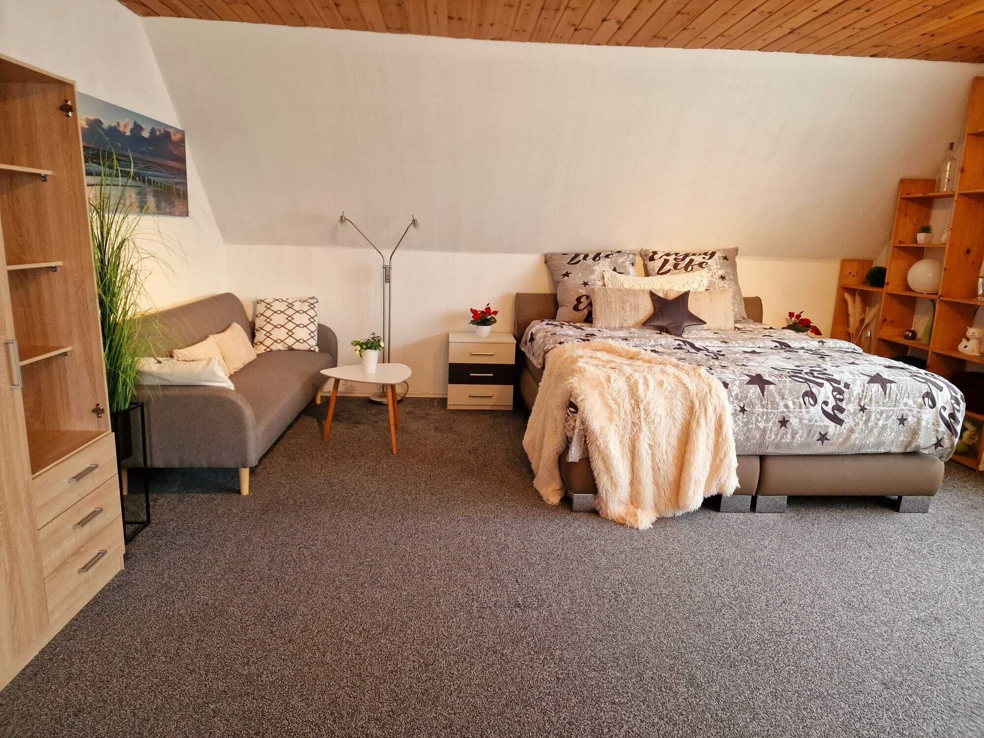 1 bedroom, desk, WiFi, bed sheets