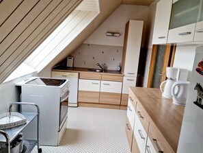 Fridge, microwave, oven, stovetop - Emmy's Paradise (Friedberg (Hessen))