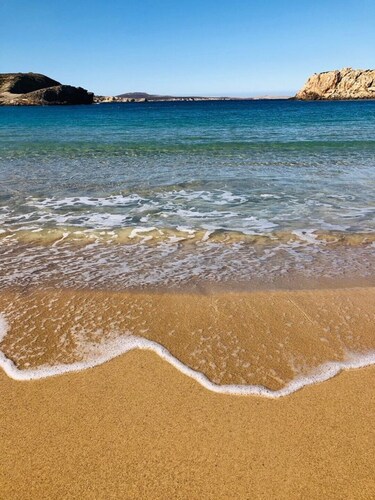 Beautiful bungalow near beach and amenities with 3 bedrooms & large pool