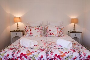 5 bedrooms, in-room safe, desk, iron/ironing board