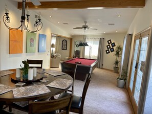 Games room - Cheerful Single Story 3-bedroom home w pool table (Santa Clarita)