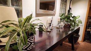 Interior - Cheerful Single Story 3-bedroom home w pool table (Santa Clarita)