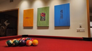 Games room - Cheerful Single Story 3-bedroom home w pool table (Santa Clarita)