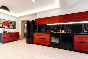 Fridge, microwave, oven, stovetop - Aurora Villa II with private Jacuzzi - Naxos (Agios Prokopios)