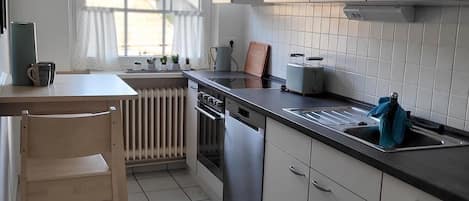 Refrigerador, horno, parrilla de estufa y lavavajillas