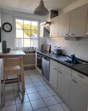 Réfrigérateur, four, plaque de cuisson, lave-vaisselle