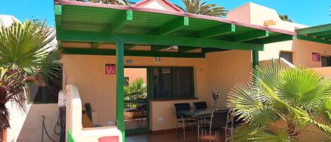 تناول الطعام بالخارج