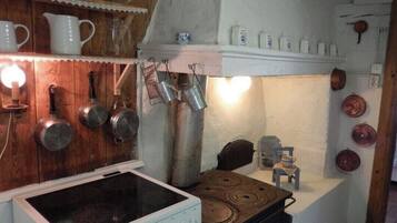 KĂŒhlschrank, Mikrowelle, Ofen, Herdplatte