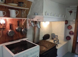 冰箱、微波炉、烤箱、炉灶