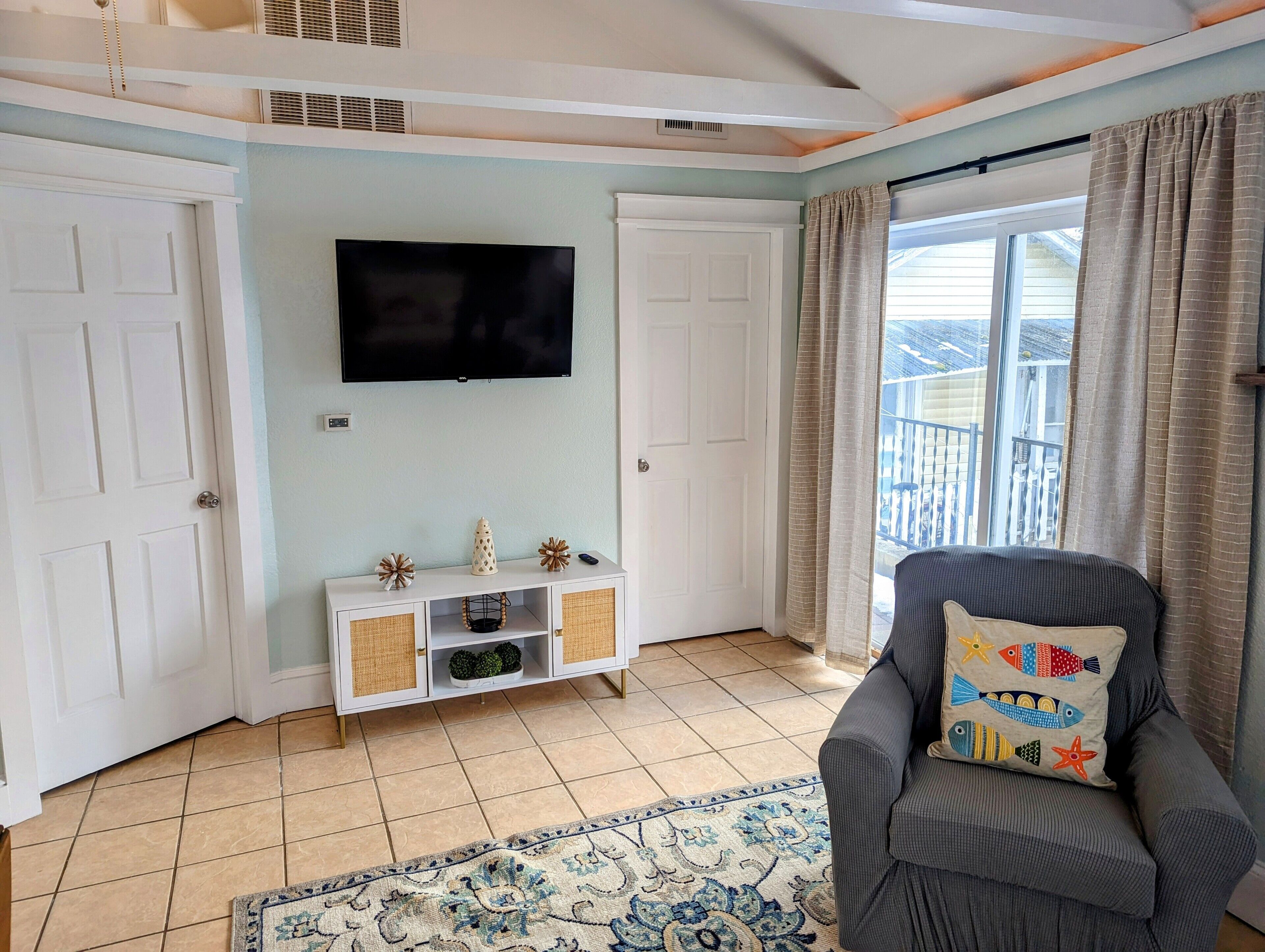 Comfy little cottage with boat parking