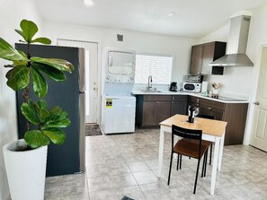 Fridge, microwave, stovetop, coffee/tea maker - Beautiful place and view to rest and clear your mind.#1 (Antioch)