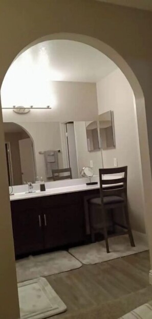 Interior - Cozy Condo near Golf Course and Strip (Henderson)