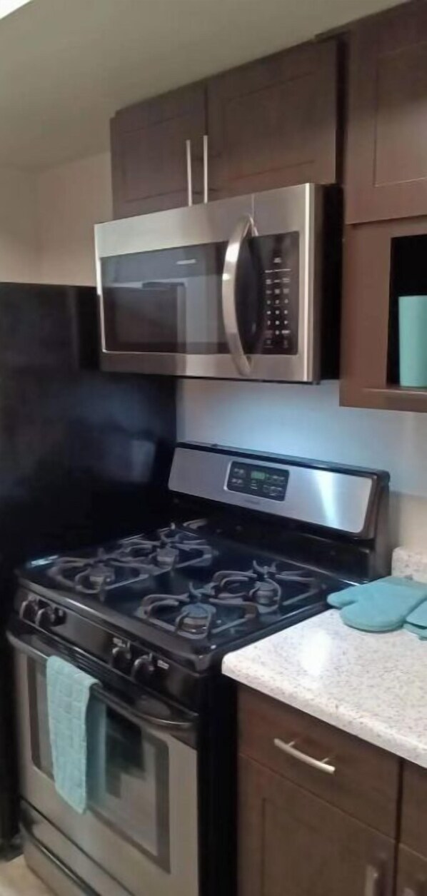 Refrigerador y utensilios de cocina