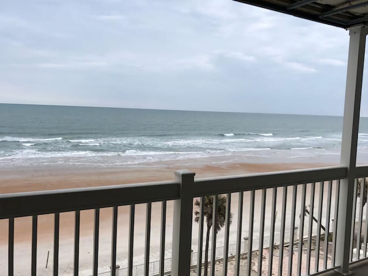 Beachin Direct Oceanfront Studio