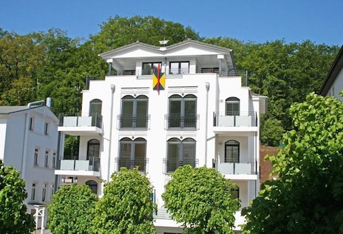 beste Lage in Sellin, nur 100 Meter zum Strand, schöner Südbalkon
