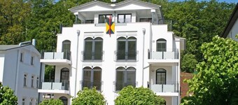 Best location in Sellin, only 100 meters to the beach, beautiful south-facing balcony