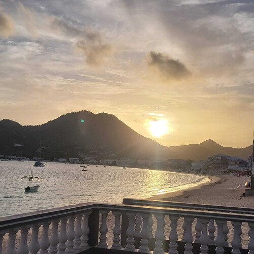 Novels Villa is a family-friendly home with the Caribbean Sea as your backyard.