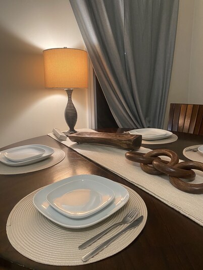 🌟Spacious + Backyard🌟50ft to Atwells & Downtown!🍝🎇