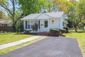 Exterior - Salisbury Cottage (Salisbury)