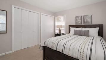 3 bedrooms, desk, iron/ironing board, travel crib
