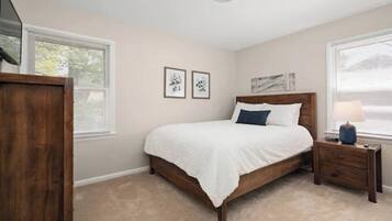 3 chambres, bureau, fer et planche Ă repasser, lit parapluie