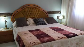 Chambre Double Familiale | Bureau, espace de travail pour ordinateur portable, Wi-Fi gratuit