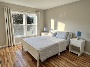 4 bedrooms, desk, travel crib, WiFi