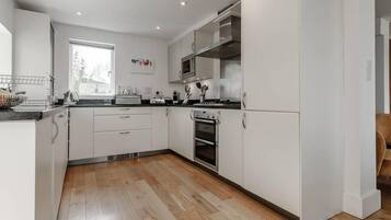 KylskÄp, mikrovÄgsugn, ugn och spishÀll