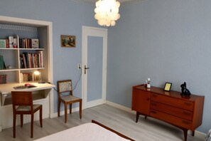 2 bedrooms, desk, iron/ironing board, travel cot