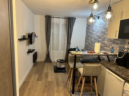 Studio moderne à côté de Disney Land