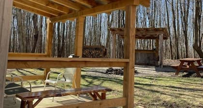 Rustic Hogback Lodge + Nature's Tranquility
