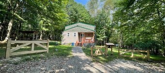 Rustic Hogback Lodge + Nature's Tranquility
