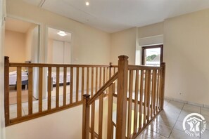 5 bedrooms, iron/ironing board