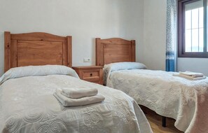 4 bedrooms, free WiFi, bed sheets