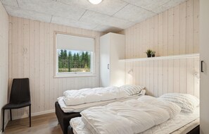 5 bedrooms, travel cot, free WiFi