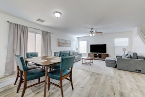 Dining - A modern new construction home ready for your Vegas stay (Enterprise)